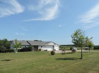W8318 Bilkie Rd, Poynette, WI 53955