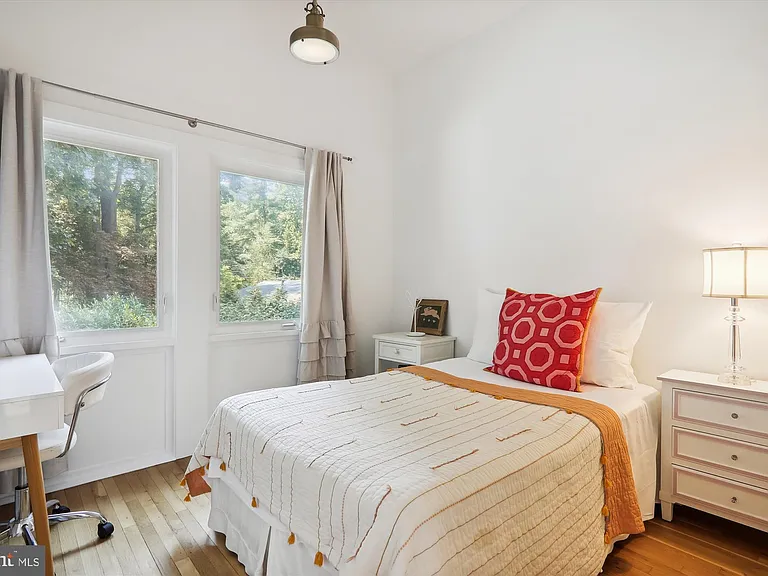3945 Rickover Rd — Photo 15
