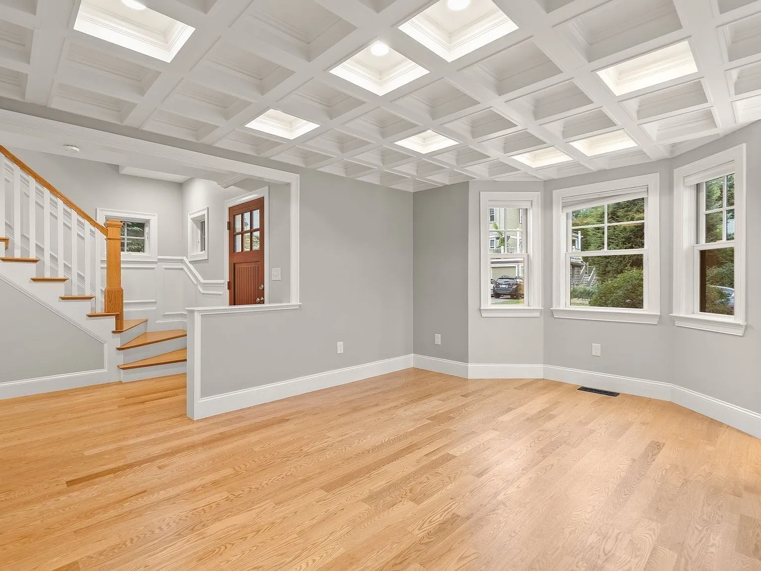 5 bed, 4.5 bath, 3846 sqft, $9,500 — Photo 2