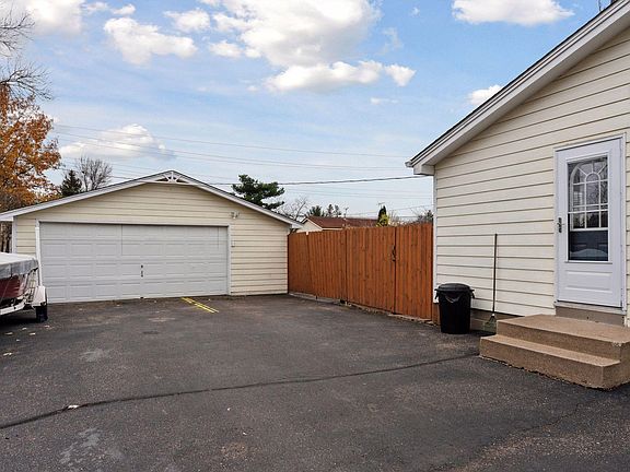 3rd image of 802 Norwood Ave