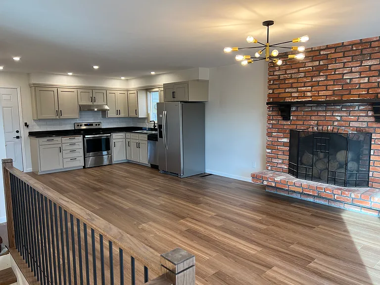 3245 Montebello Dr W — Photo 2