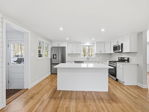 4th image of 76 Beaverbrook Rd