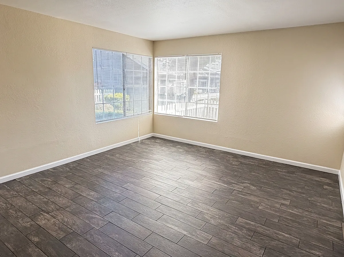 2231 S Fern Ave — Photo 3