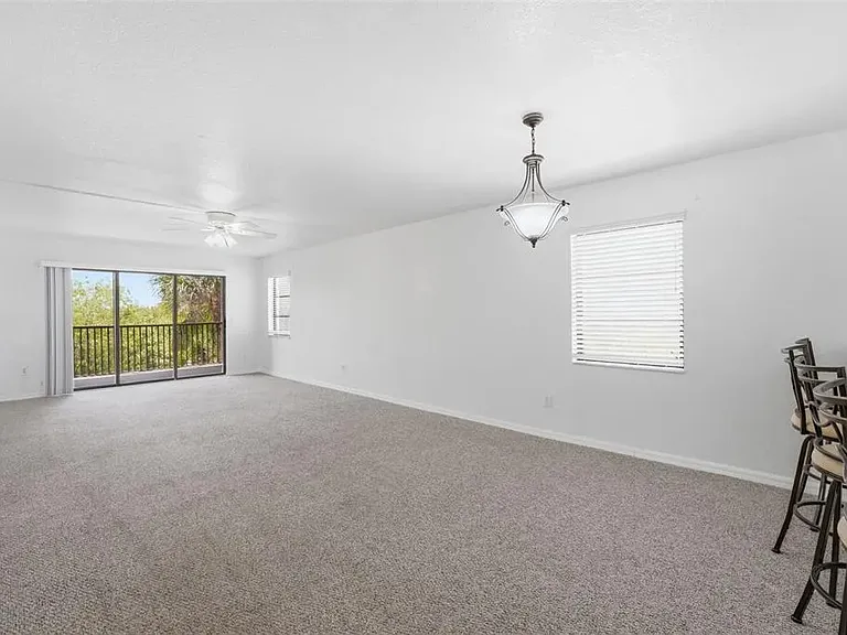 175 Kings Hwy #328 — Photo 6