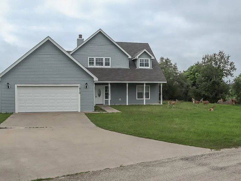 1810 Mesa Oaks Cir — Photo 2
