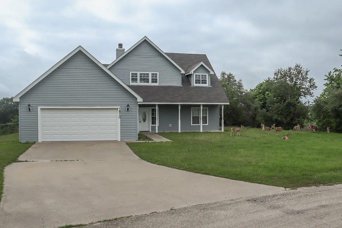 Building Photo - 1810 Mesa Oaks Cir