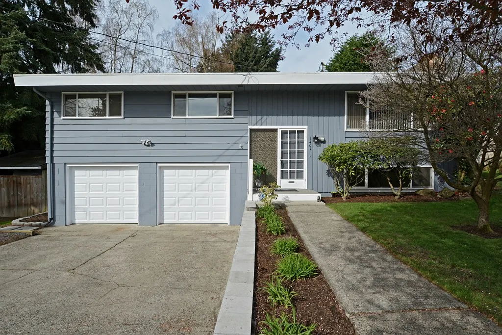 1401 Blaine Ave NE photo 1