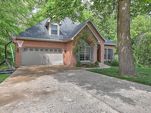 4th image of 421 Arrowhead Dr