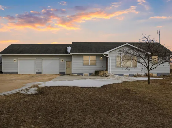 1058 Laser Rd, Edgewood, IA 52042