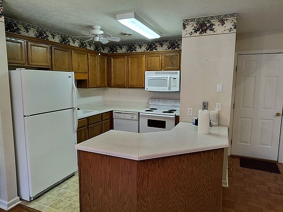 4th image of 4812 Beverly Field Way