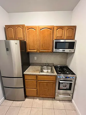 Rented by Reyes & Elsamad Real Estate Group | media 7