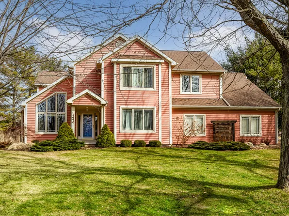 3246 Wyndwicke Dr, Saint Joseph, MI 49085