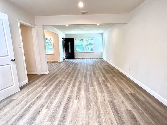 3rd image of 2756 Federal Ave