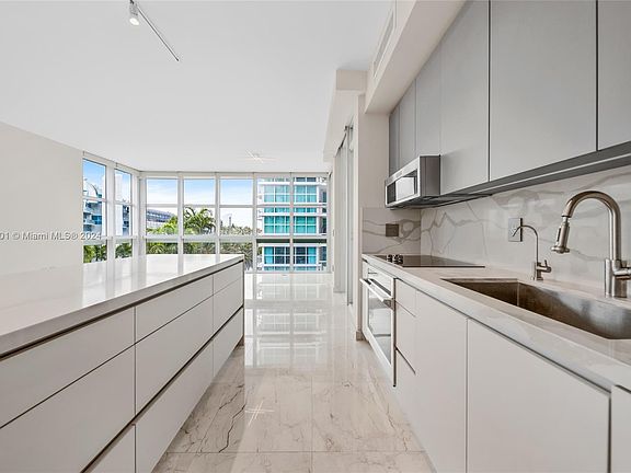 3rd image of 3131 NE 188th St APT 2607
