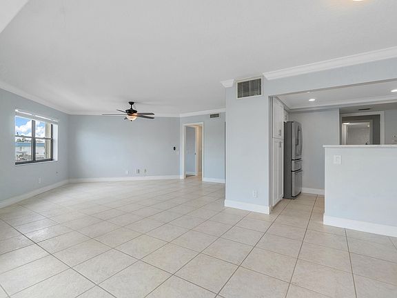 4th image of 313 Lake Circle #216