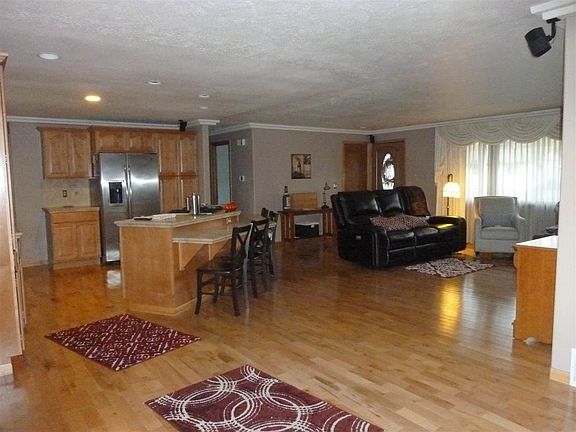 5th image of 8424 E Bridgeport Ave