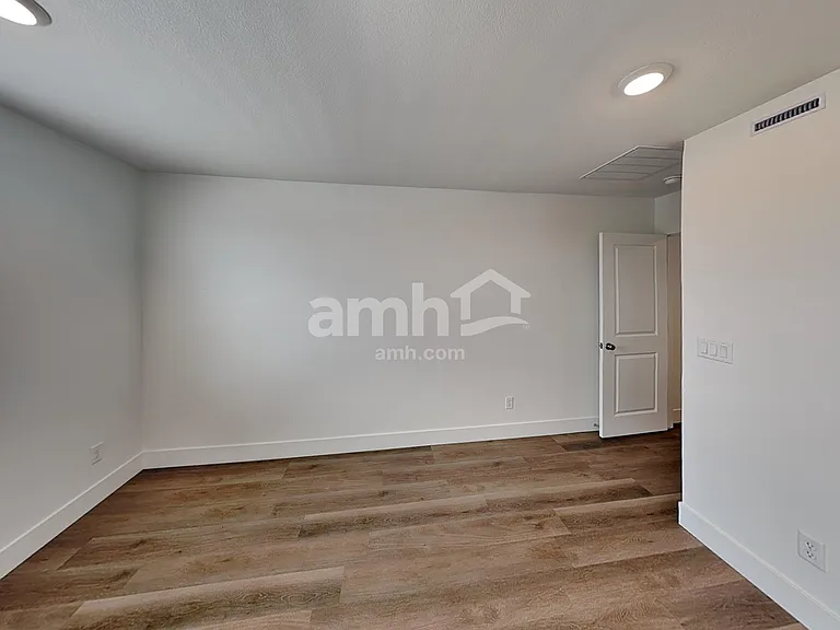 11122 Magallanes St — Photo 8