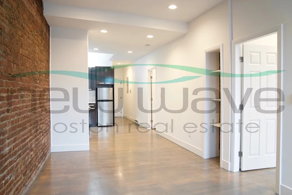 2 bed, 700 sqft, $4,000 — Photo 3