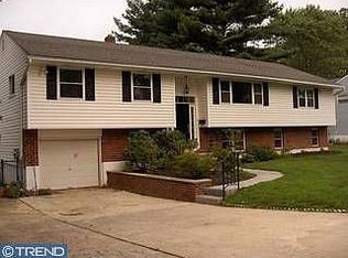 120 Blackthorne Ln, Aston, PA 19014