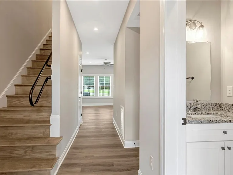 849 N Mecklenburg Ave — Photo 11