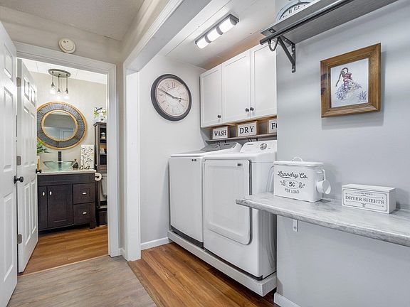 5th image of 704 Shoreland Ct