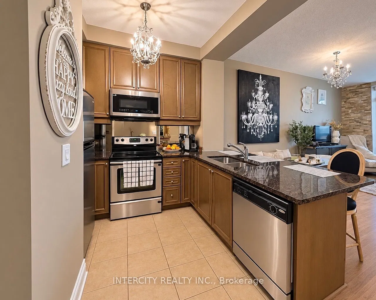 9235 Jane St — Photo 3
