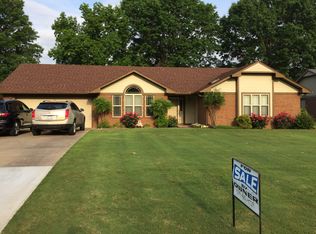 615 Meadowbrook Dr, Alma, AR 72921