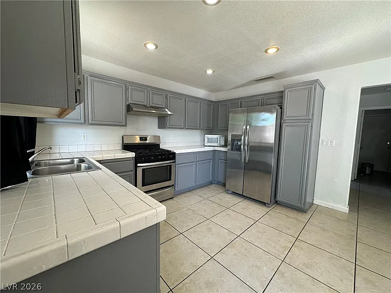8275 Cedar Leaf Dr — Photo 9