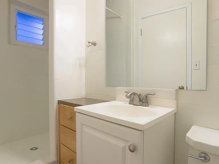 Moana Vista Apartments bathroom