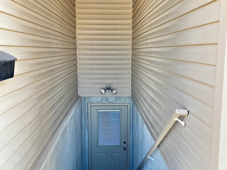 2410 E View Dr — Photo 44