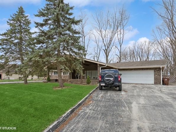 24254 S Volbrecht Rd, Crete, IL 60417