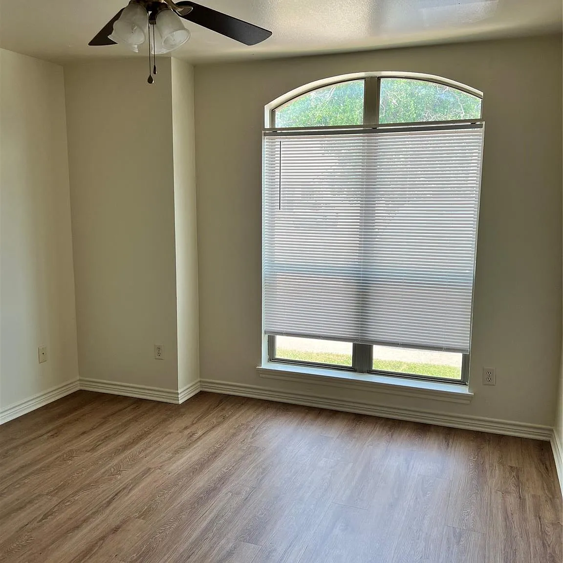 3 bed, 2.5 bath, 1200 sqft, $1,400 — Photo 3