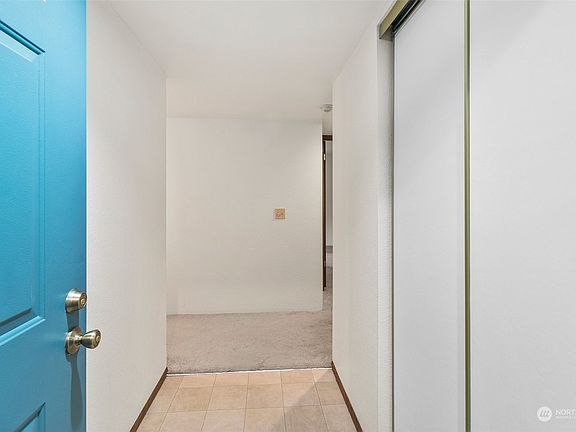 4th image of 904 E Bay Drive NE #304