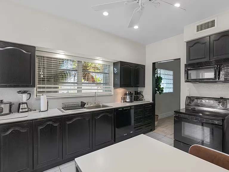 1134 Harrison St — Photo 49