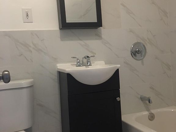 2nd image of 31 Oak St #2Q