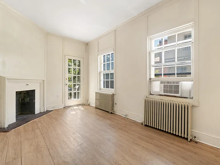 206A E 3rd St — Photo 1
