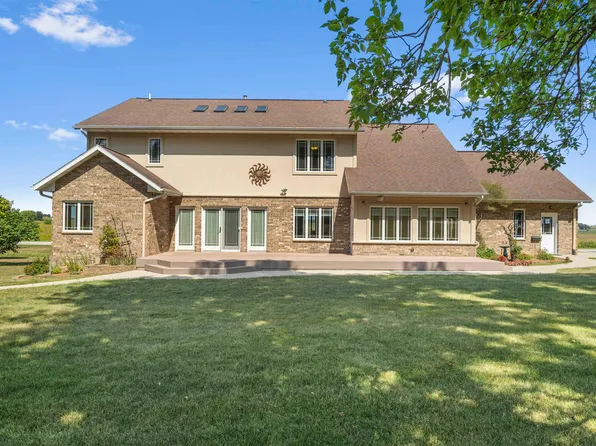 620 E Margaret St, Earlville, IA 52041