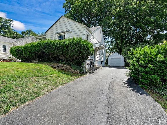 3rd image of 2828 Manderly Dr