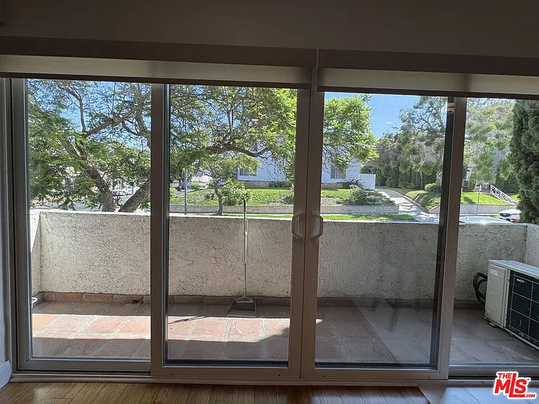 1601 Veteran Ave #101 — Photo 12