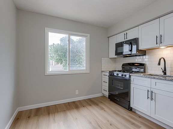 2nd image of 4715 Davenport St #11