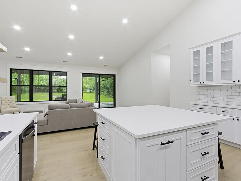 130 McKinley Dr — Photo 9