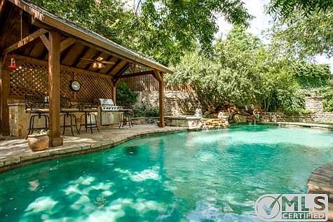 2nd image of 1709 Pembroke Ln