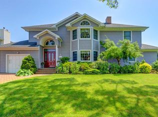 4 Beverly Pl, Massapequa, NY 11758