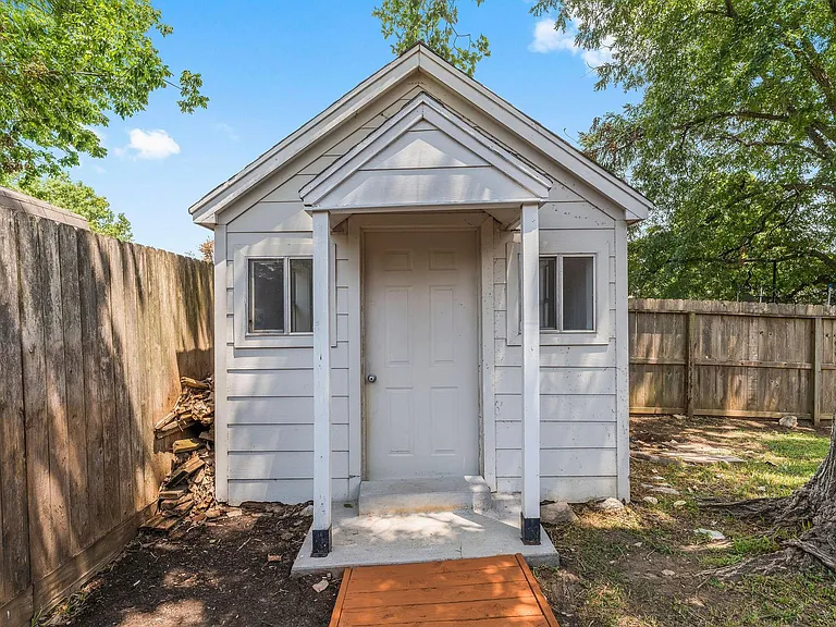 351 Fantasy Ln — Photo 32