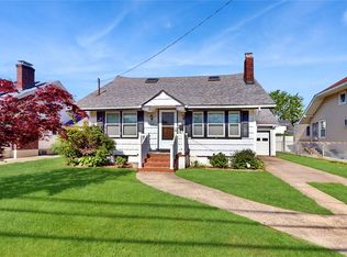 3294 4th St, Oceanside, NY 11572