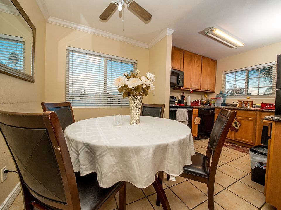 1st image of 524 E Lexington Ave E #16