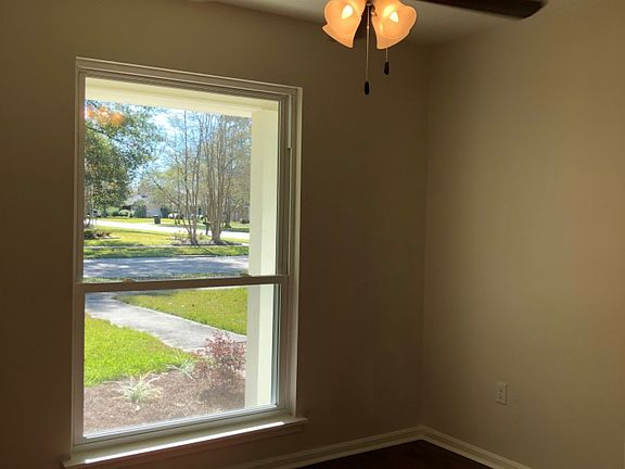 5th image of 15703 Elderwood Ave