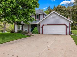 W248N5950 Trapp Ct, Sussex, WI 53089