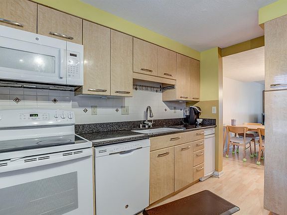 3rd image of 10853 Lakehurst Ct