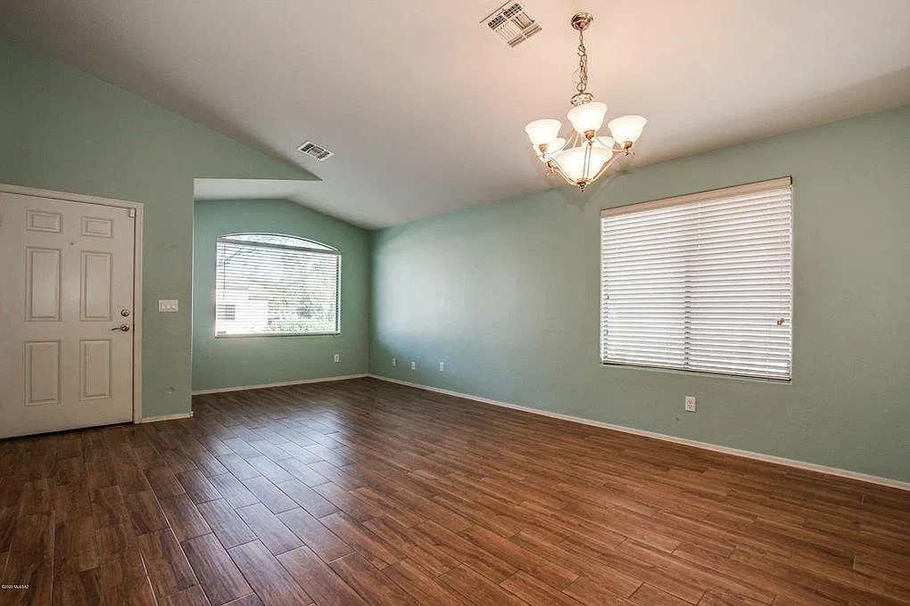 4 bed, 1873 sqft, $1,975 — Photo 4